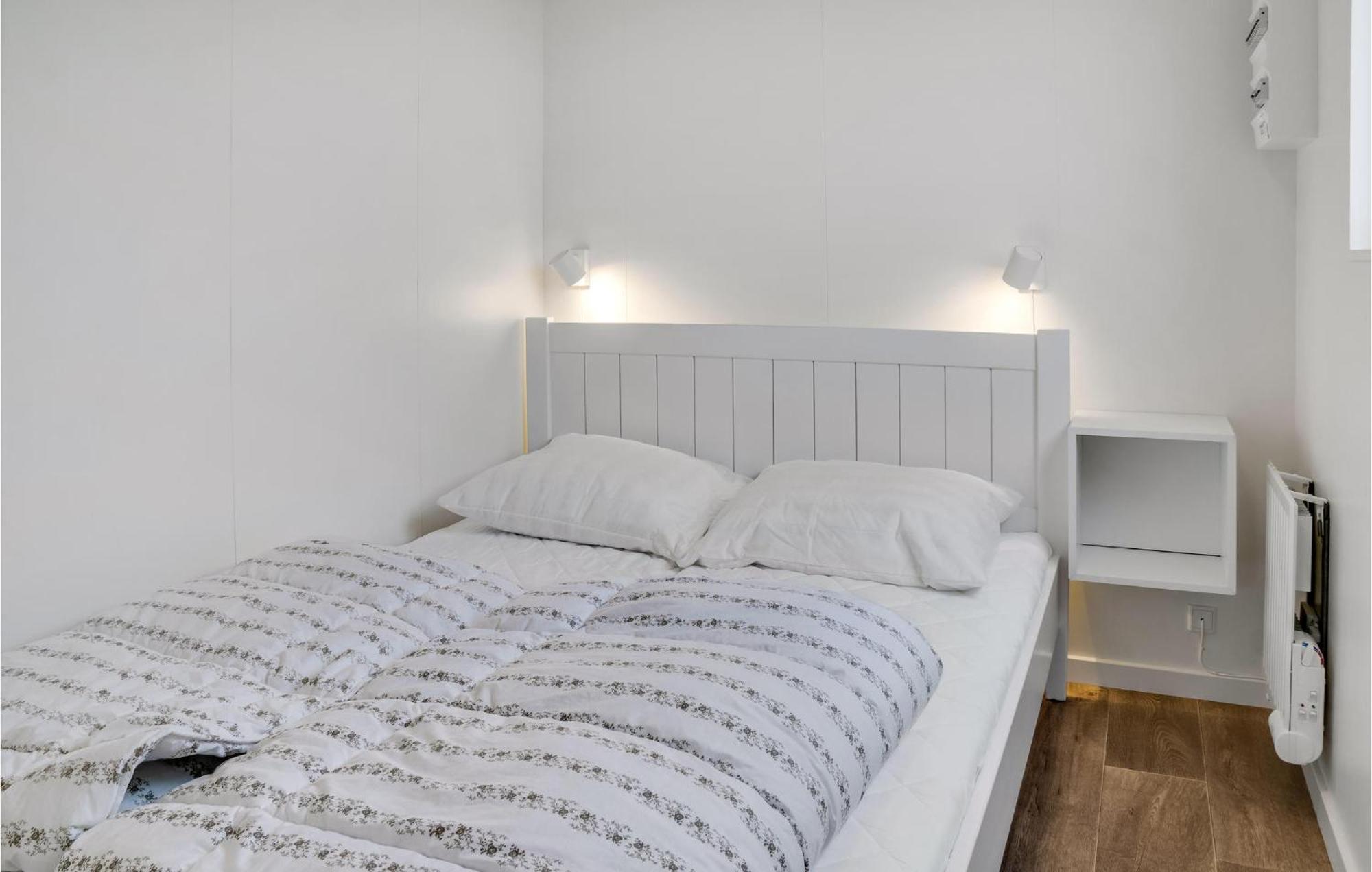 2 Bedroom Nice Apartment In Vaeggerlose Bøtø By Exterior foto